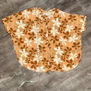Waiwaolani Bambam in Retro Kokiʻo (Hawaiian Hibiscus Flower) Short Sleeve